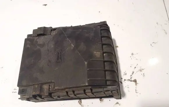 Volkswagen Jetta V Fuse box cover 1K0937132F 014189871