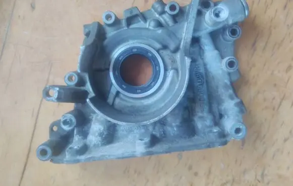 Ford C-MAX II Oil pump 