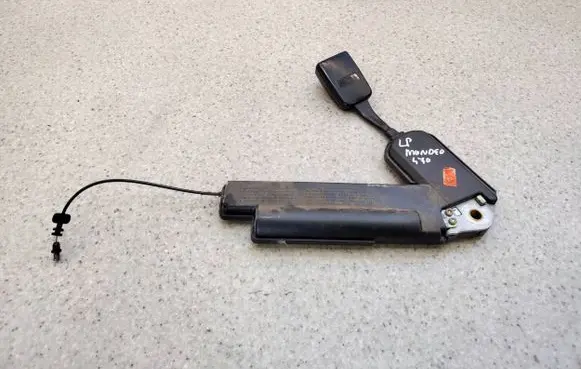 Ford Mondeo MK I Front seatbelt buckle 00537E