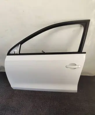 Volkswagen Jetta VI Front door LB9A