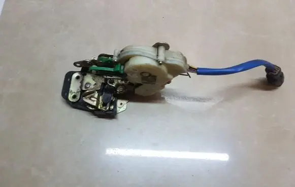 KIA Sorento Rear door lock