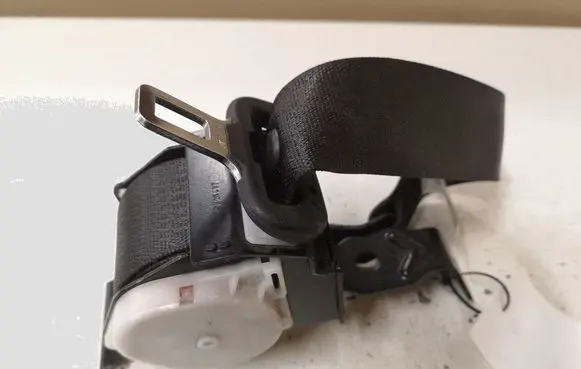 Opel Insignia A Rear seatbelt 13288436 19022013