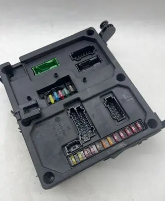 Volkswagen Sharan Fuse module S108145300H