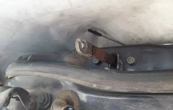 Mitsubishi Carisma Rear door check strap stopper