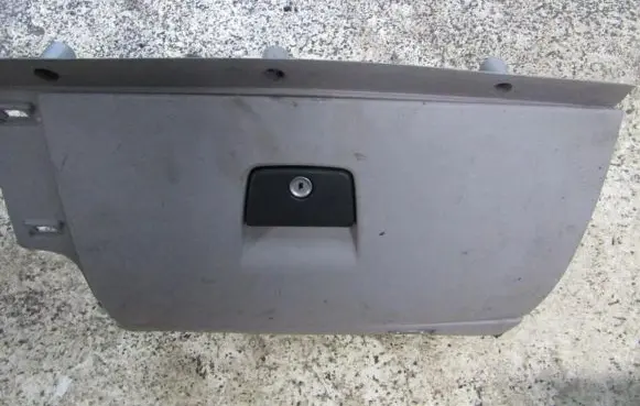 Volvo V50 Glove box 8626141