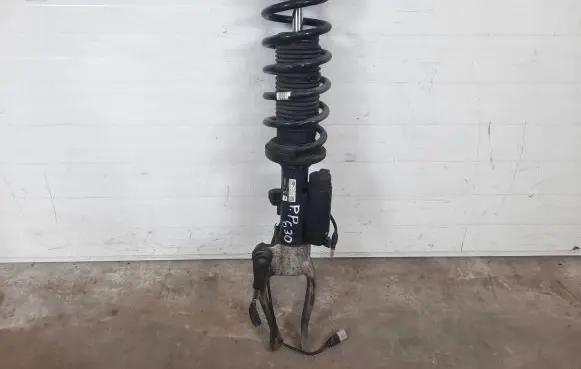 BMW 5 G30 G31 Front shock absorber/damper 6866394