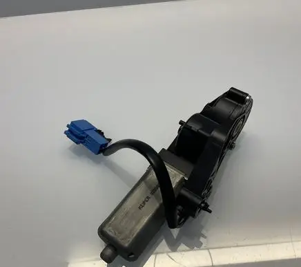 Mercedes-Benz CLS C219 Seat adjustment motor 0390203208