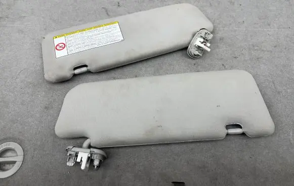Toyota Prius (XW30) Sun visor