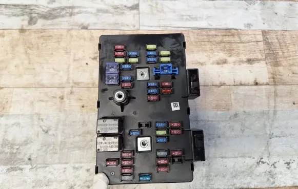 Opel Antara Fuse module 08235D AK62309 C105IP