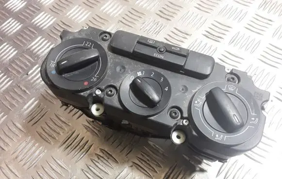 Volkswagen PASSAT B6 Climate control unit