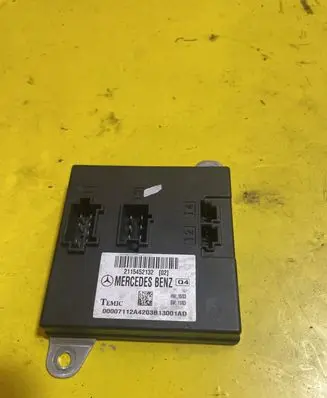 Mercedes-Benz E W211 Comfort/convenience module 2115452132