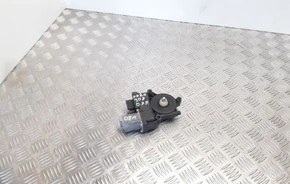 Peugeot 308 Front door window regulator motor 9657247580
