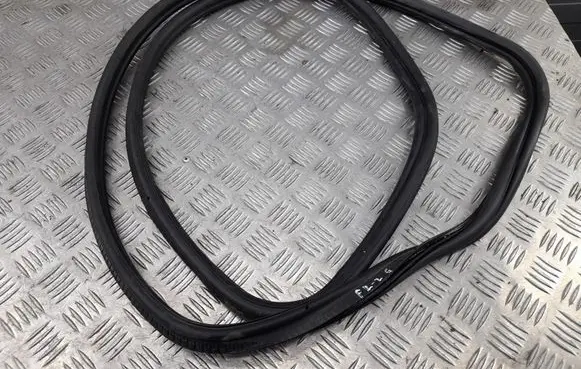 BMW 6 F12 F13 Trunk rubber seal (body) 7228502