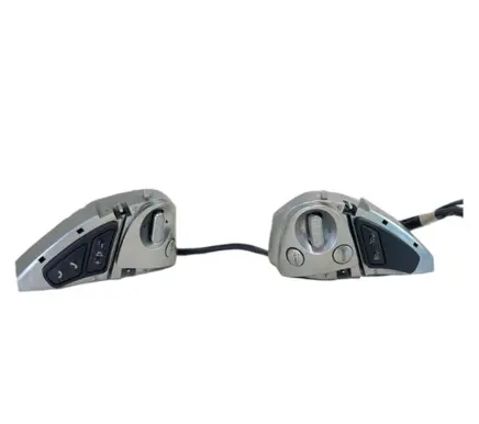 Steering wheel buttons/switches
