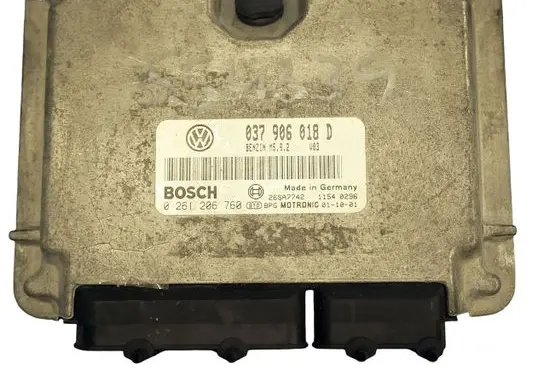 Volkswagen Golf V Engine control unit/module 037906018D