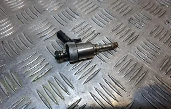 Audi A3 S3 8V Fuel injector 06J133036B