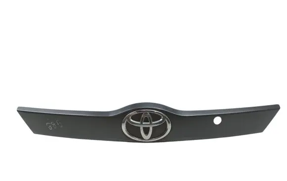 Toyota Verso-S Trunk door license plate light bar 