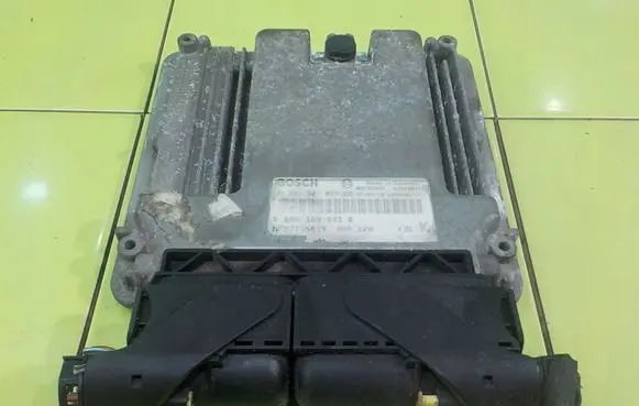 Alfa Romeo GT Engine control unit/module 0261S01033