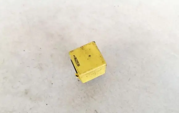 Mercedes-Benz R W251 Other relay a0025421419 v23134-a52-x335