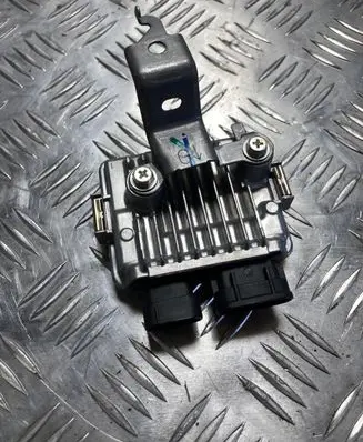 Toyota Yaris XP210 Fuel pump relay 89571-K0010