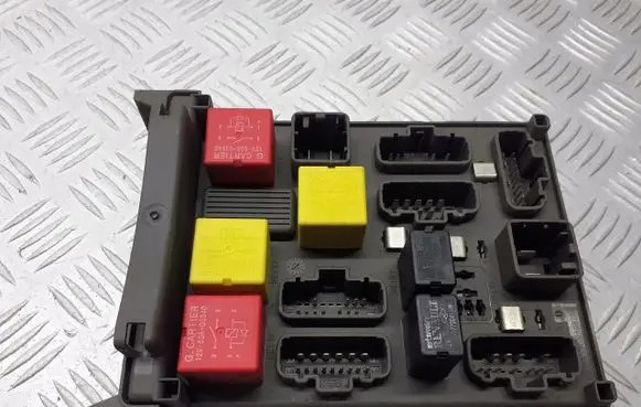 Renault Laguna II Fuse box set 518095500