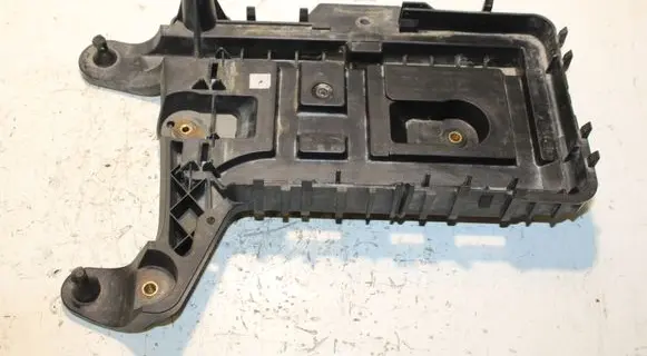 Volkswagen PASSAT B6 Battery tray 1K0915333H