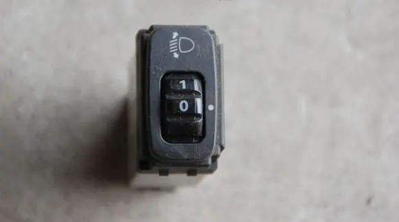 Mitsubishi Pajero Tailgate/trunk/boot open switch 170KM