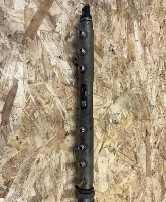 Volvo V70 Fuel main line pipe 8699179