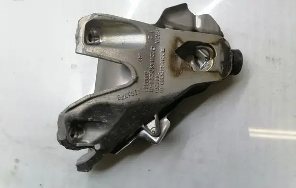 BMW X5 F15 Engine mounting bracket 6876280 6876284