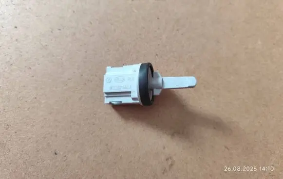Volkswagen Golf V Interior temperature sensor 1K0907543A