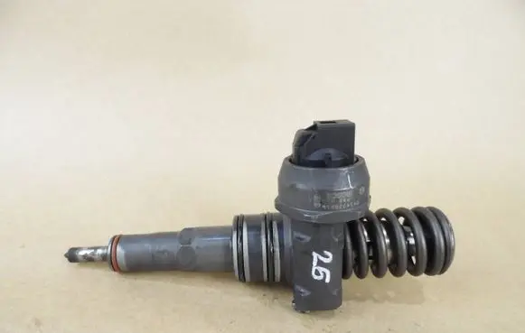 Audi A4 S4 B6 8E 8H Fuel injector 0414720216 03130073BA