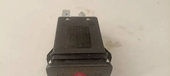 Volkswagen Golf IV Hazard light switch 1J0953235A