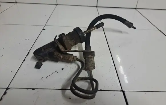 BMW 5 E39 Clutch master cylinder S6642K