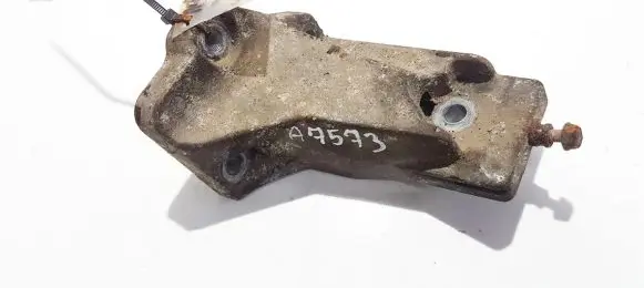 Volvo S80 Engine mounting bracket 9445231