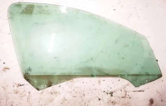 Peugeot 206 Front door window glass four-door