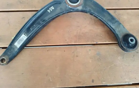 Citroen DS4 Front lower control arm/wishbone 7BTGM1