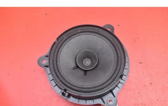 Nissan Juke I F15 Subwoofer speaker 