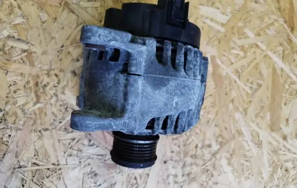 Renault Clio IV Generator/alternator 231001318R 2115083227