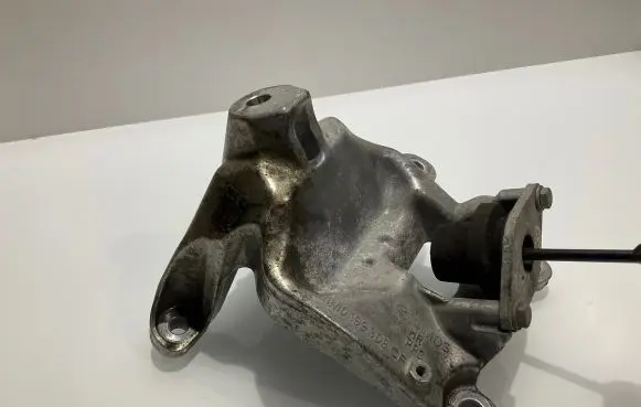 Porsche Cayenne (9Y0 9Y3) Engine mounting bracket 4M0199308
