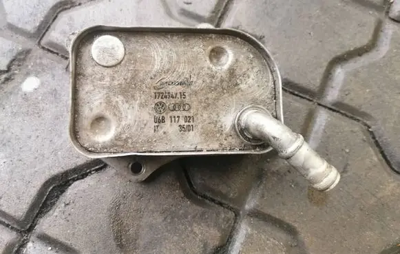 Audi A4 S4 B6 8E 8H Engine oil radiator 172494715 06B117021 3501