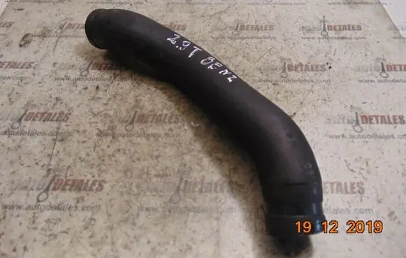 Volvo XC90 Engine coolant pipe/hose 08634067