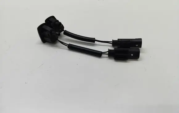 BMW 5 E60 E61 Windshield washer spray nozzle 7046060