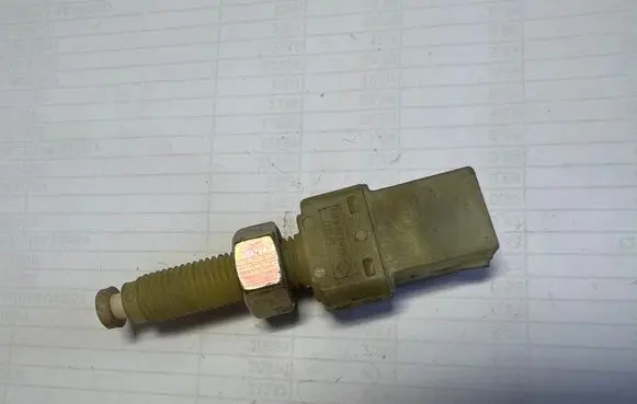 Audi A4 S4 B5 8D Brake pedal sensor switch 443945515
