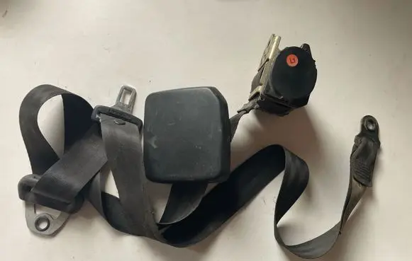Volkswagen Transporter - Caravelle T4 Rear seatbelt 703857811B