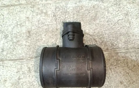Opel Zafira A Mass air flow meter 24437502