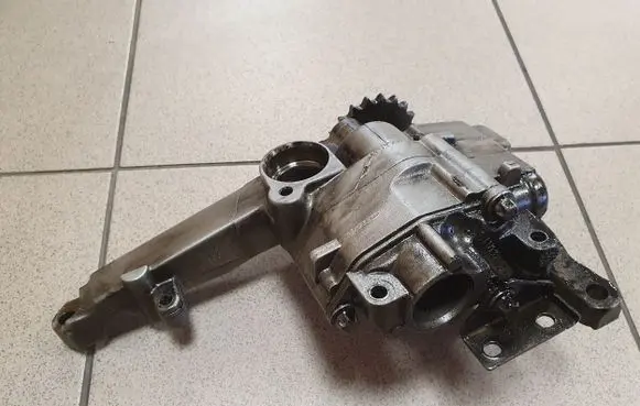 Mercedes-Benz S W221 Oil pump A6421810647