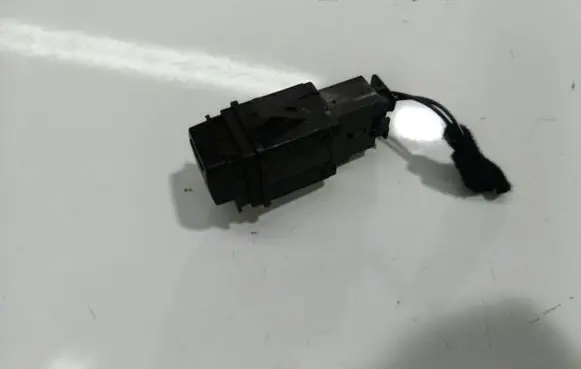 Passenger airbag on/off switch