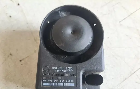 Volkswagen PASSAT B7 Alarm system siren 1K0951605C