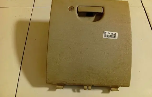 Chrysler PT Cruiser Glove box SD02TRMAA