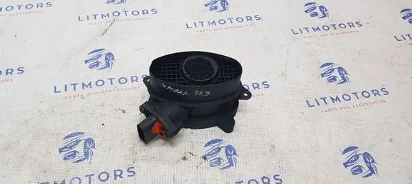 BMW 5 E39 Mass air flow meter 928400527
